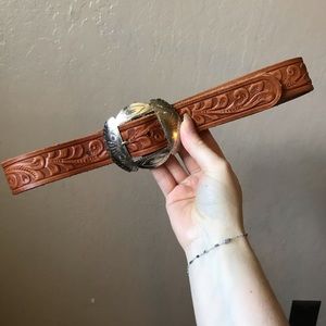 Vintage tooled leather waist belt tan silver